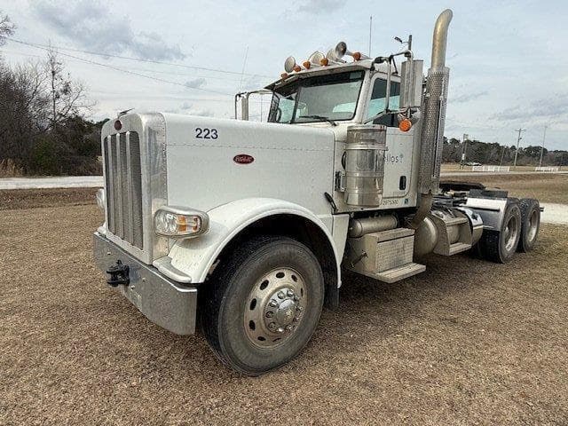 Image of Peterbilt 389 Primary image