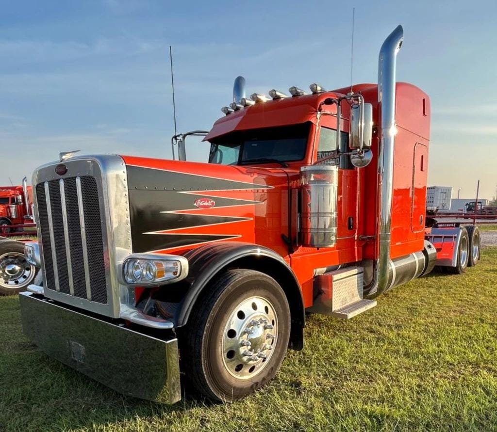 Main image Peterbilt 389