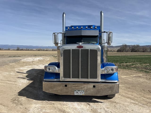 Image of Peterbilt 389 equipment image 1