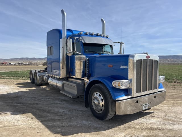 Image of Peterbilt 389 equipment image 2