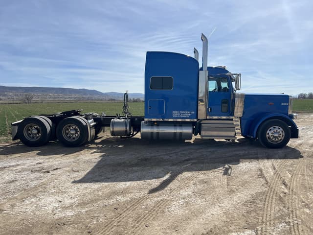 Image of Peterbilt 389 equipment image 3