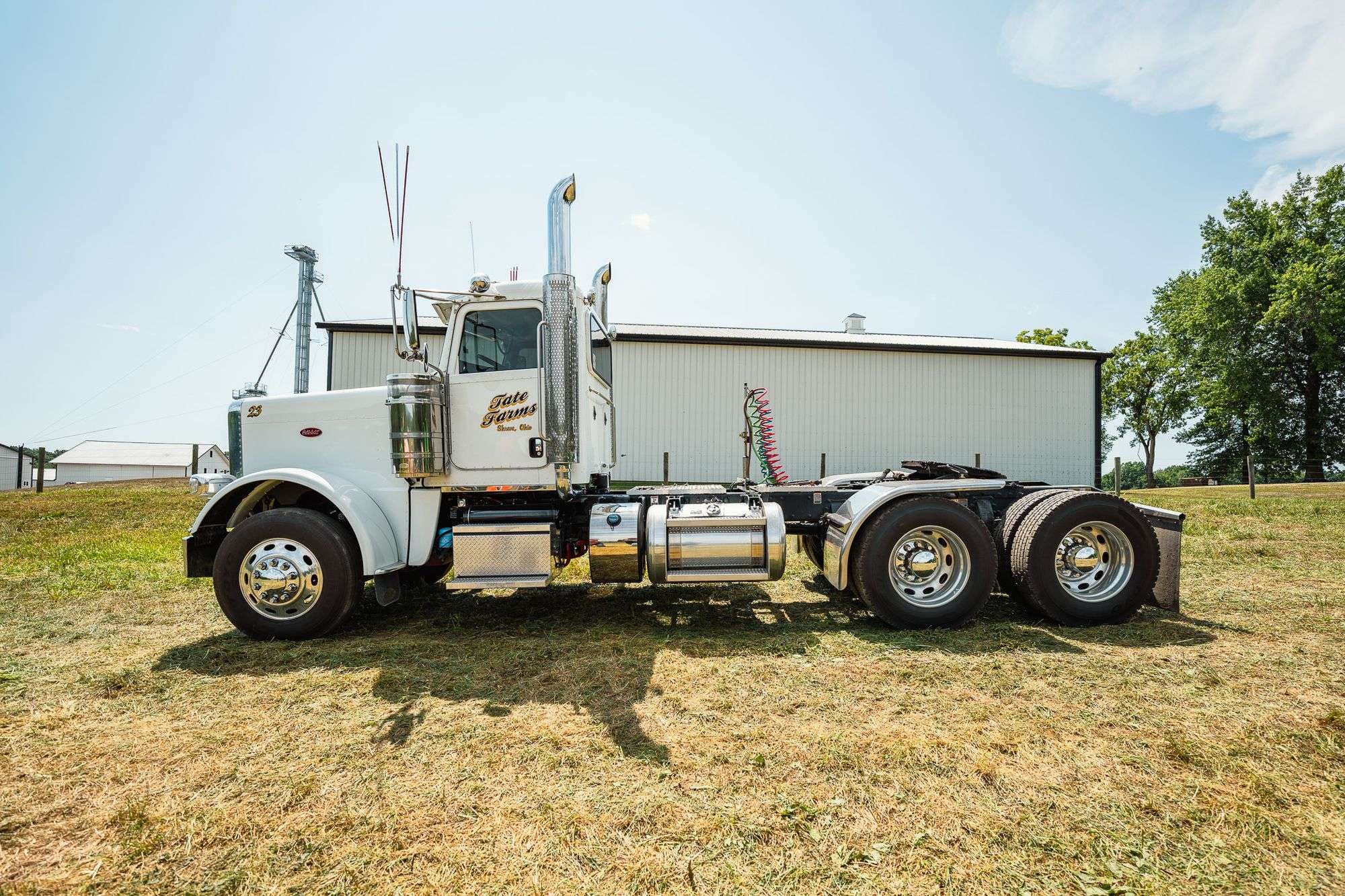 2023 Peterbilt 389 Equipment Image0