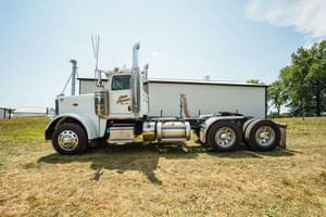 2023 Peterbilt 389 Image