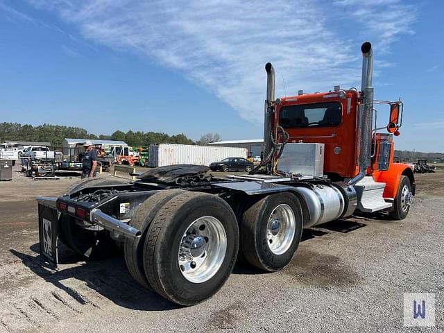 Image of Peterbilt 389 equipment image 4