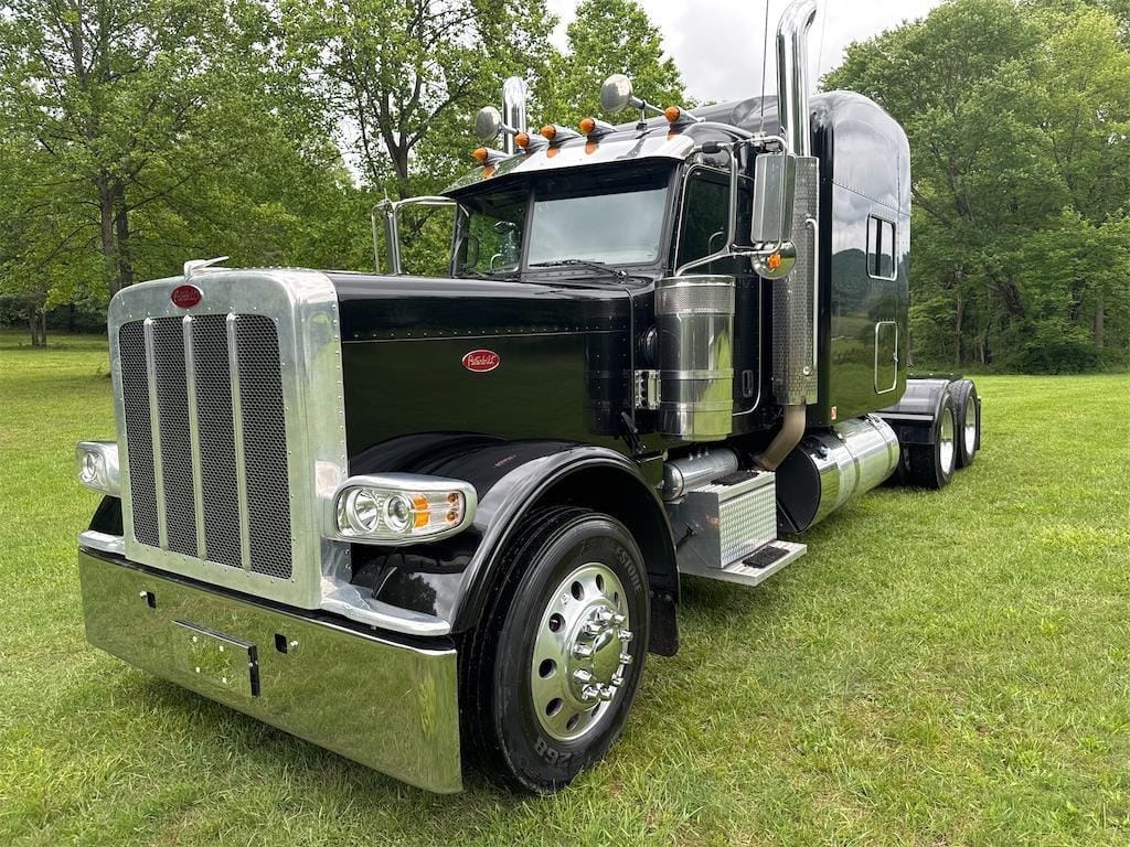 2023 Peterbilt 389 Equipment Image0