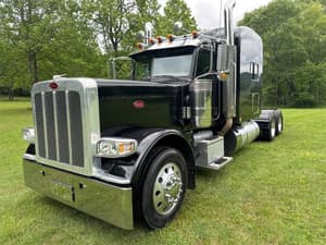 2023 Peterbilt 389 Image