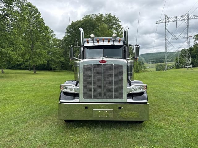 Image of Peterbilt 389 equipment image 1