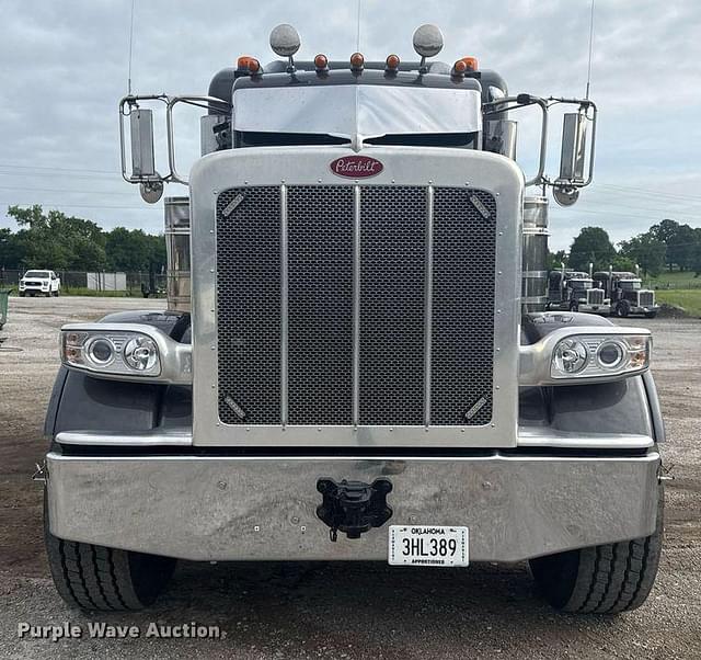 Image of Peterbilt 389 equipment image 1