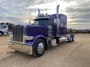 Main image Peterbilt 389