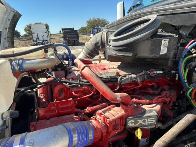 Image of Peterbilt 567 equipment image 3