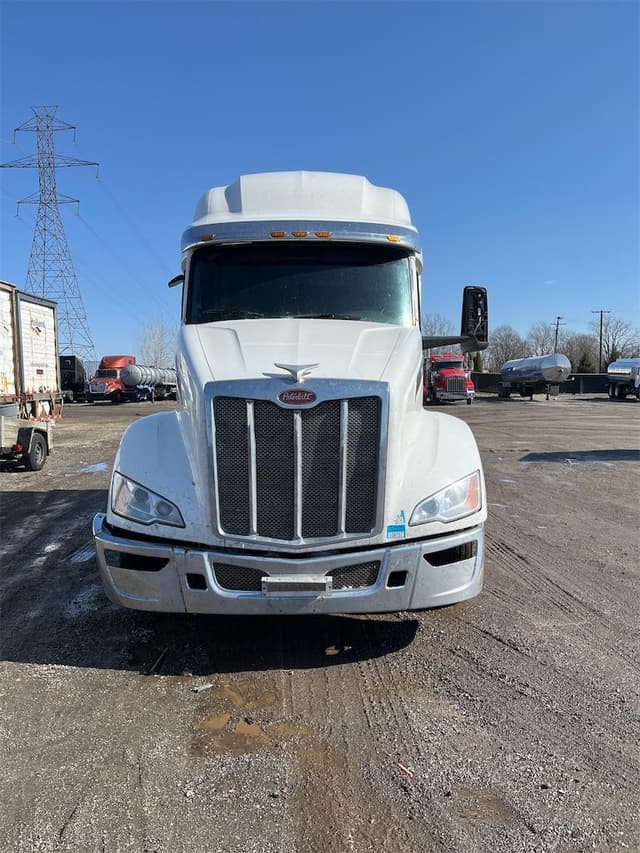Image of Peterbilt 579 equipment image 1