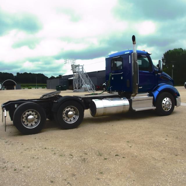 Image of Peterbilt 579 equipment image 4