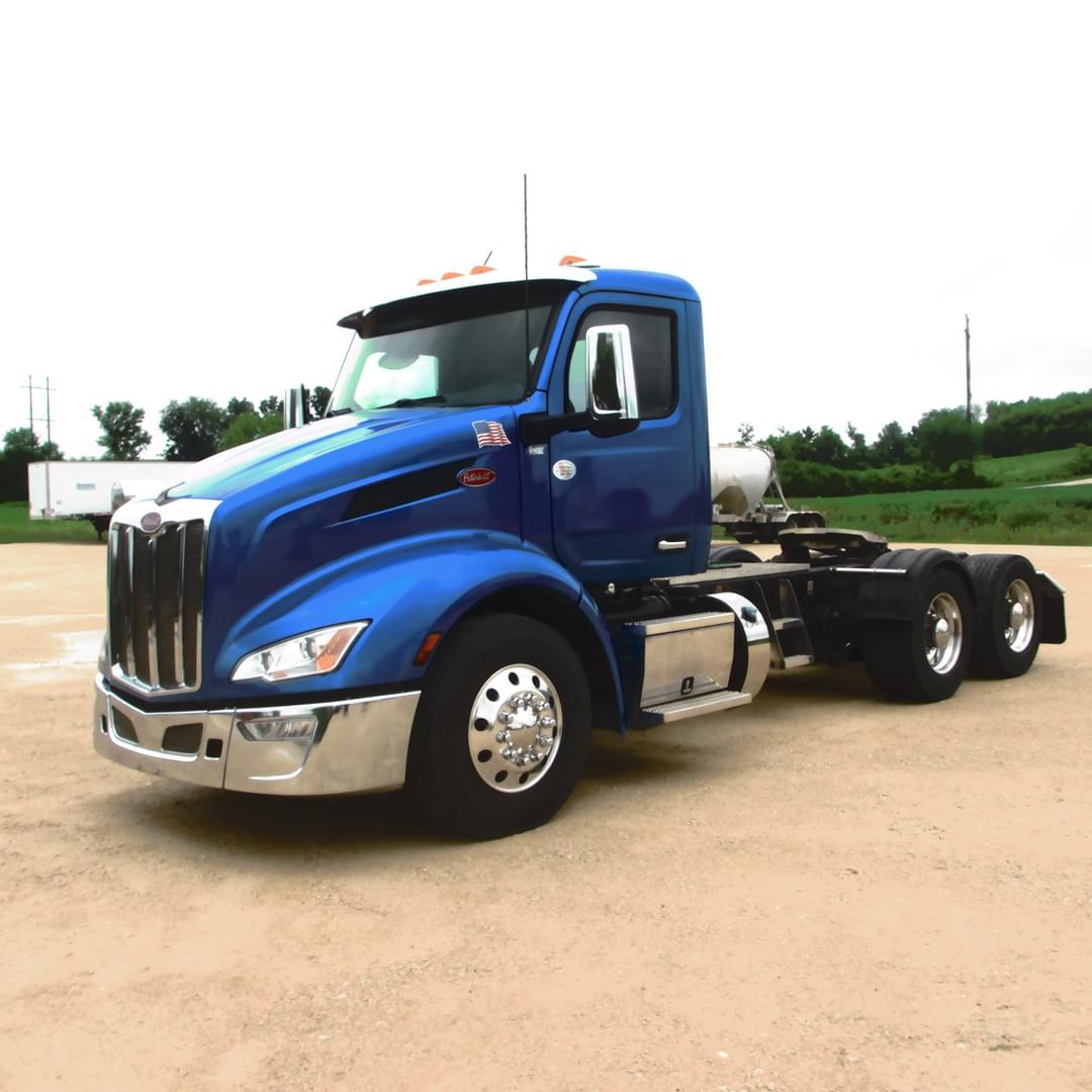 Image of Peterbilt 579 Primary image