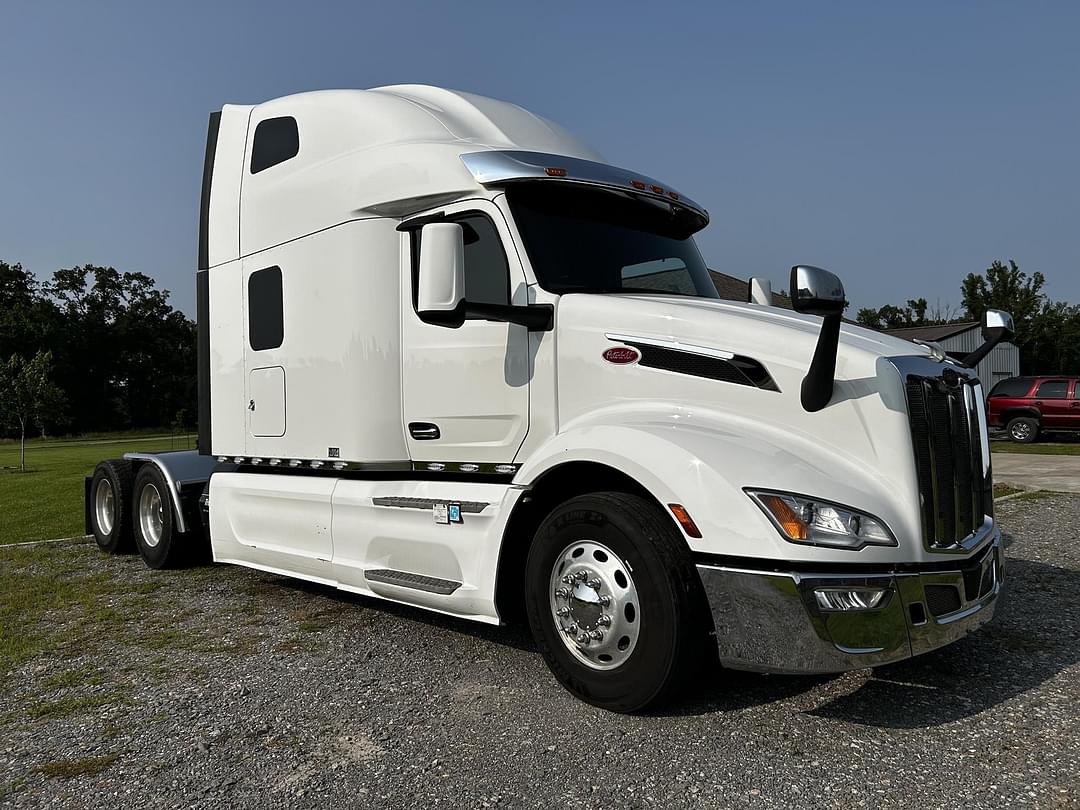 Image of Peterbilt 579 Primary image