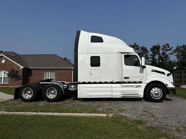Image of Peterbilt 579 equipment image 1