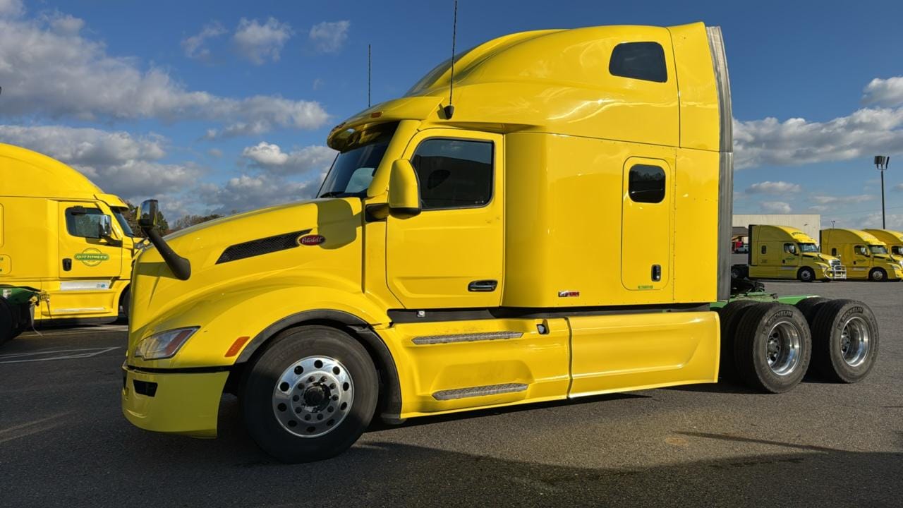 2023 Peterbilt 579 Equipment Image0