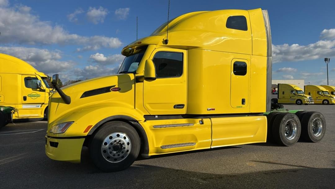 Image of Peterbilt 579 Primary image