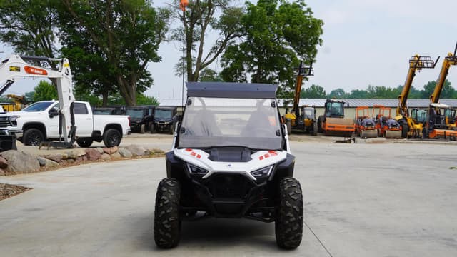 Image of Polaris RZR 200 EFI equipment image 2