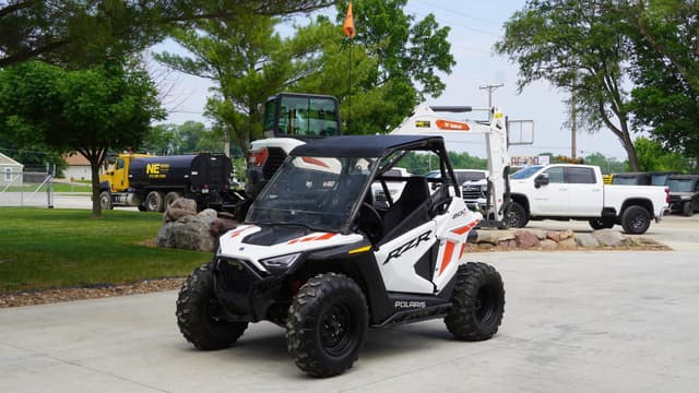 Image of Polaris RZR 200 EFI equipment image 1