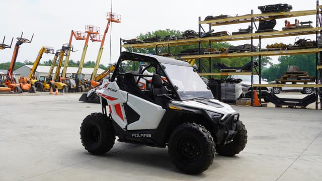 Image of Polaris RZR 200 EFI equipment image 3