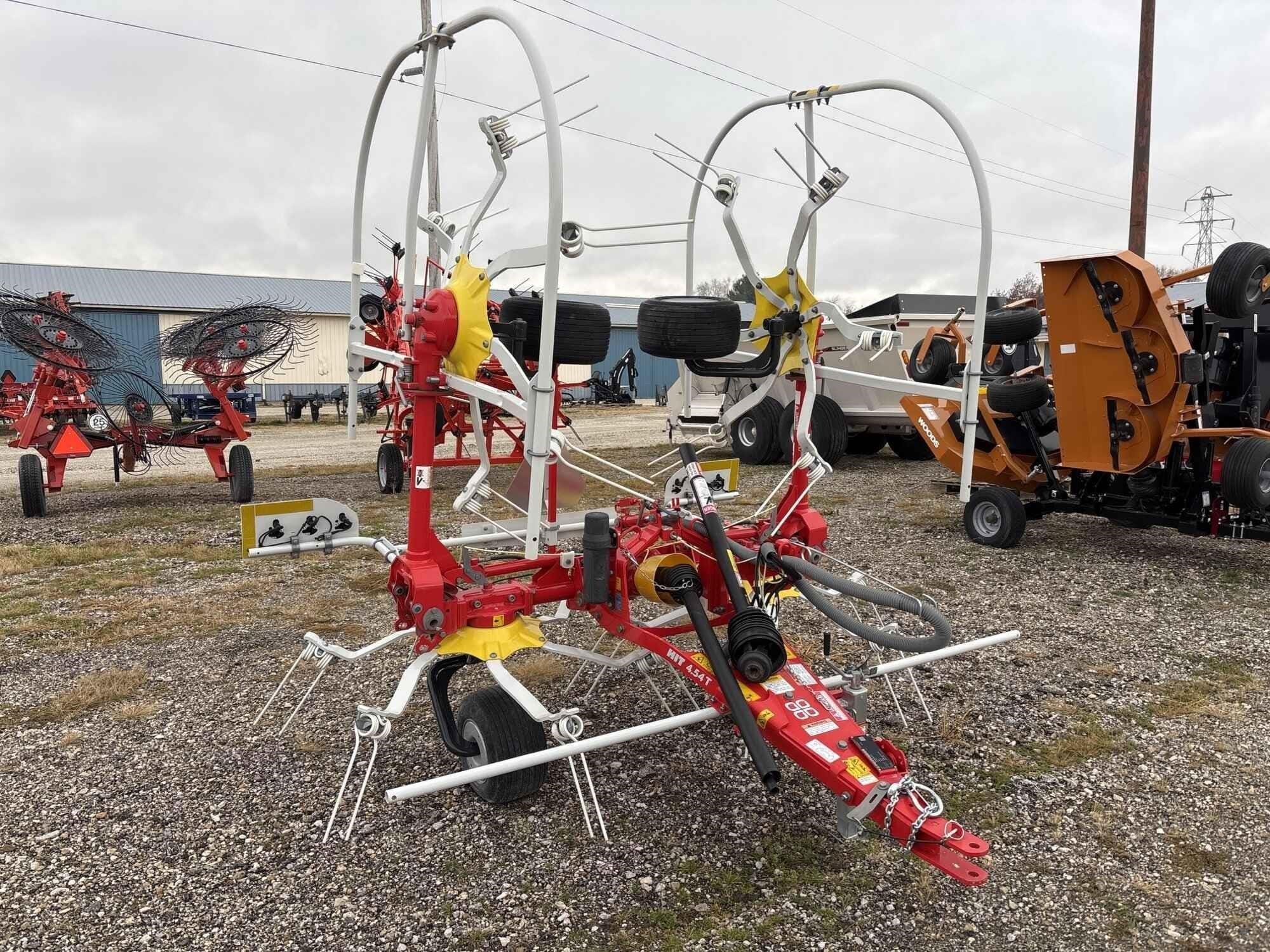 2023 Pottinger HIT 4.54T Equipment Image0