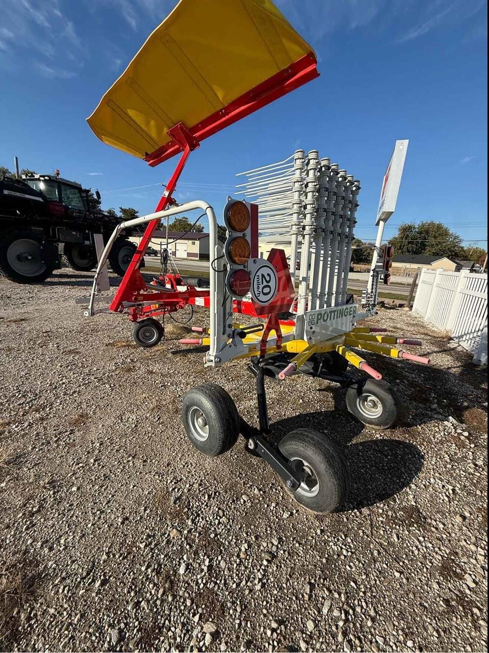 2023 Pottinger Top 462A Equipment Image0