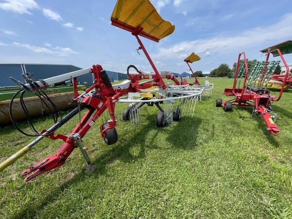 2023 Pottinger Top 692A Equipment Image0