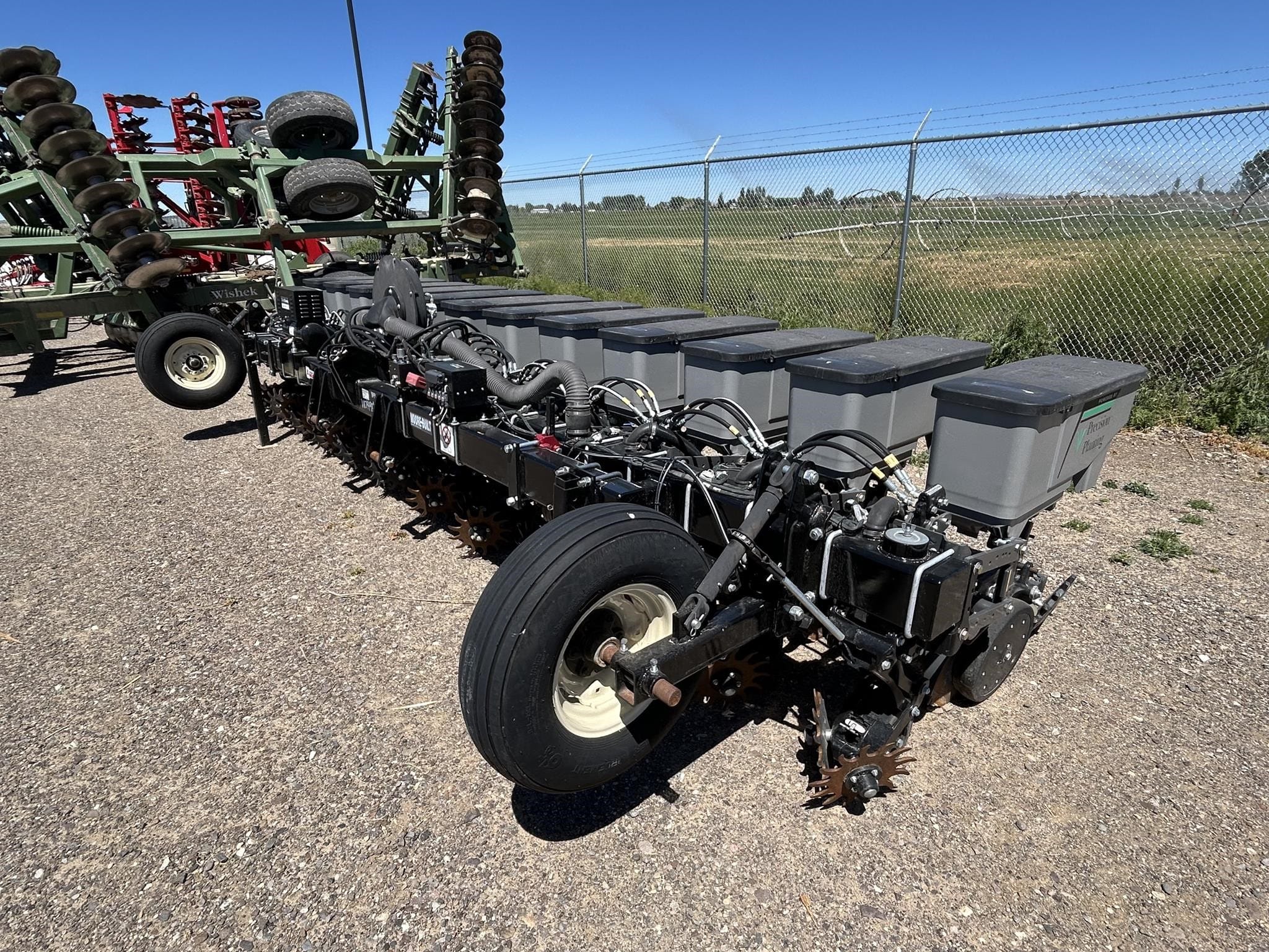 2023 Precision Planting 12-22 Equipment Image0