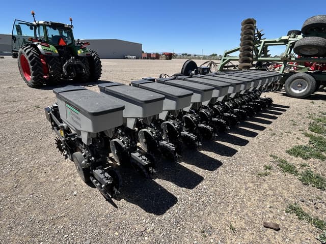 Image of Precision Planting 12-22 equipment image 2