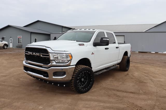 Image of Dodge Ram 2500HD equipment image 2