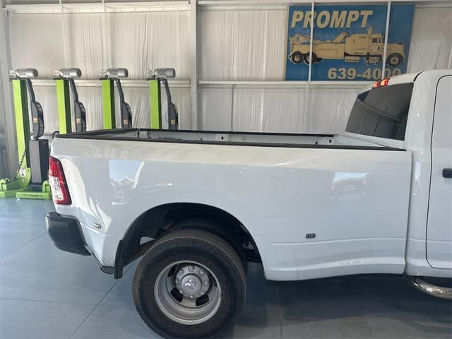 Image of Dodge Ram 3500 equipment image 3