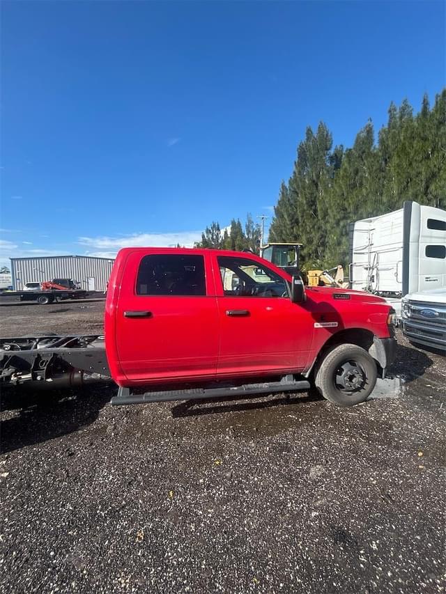 Image of Dodge Ram 3500 equipment image 3