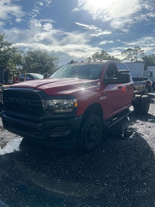 Image of Dodge Ram 3500 equipment image 2