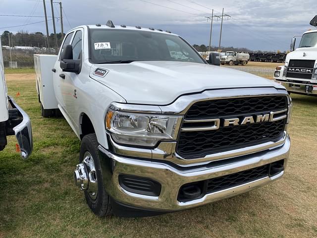 Image of Dodge Ram 3500HD equipment image 3