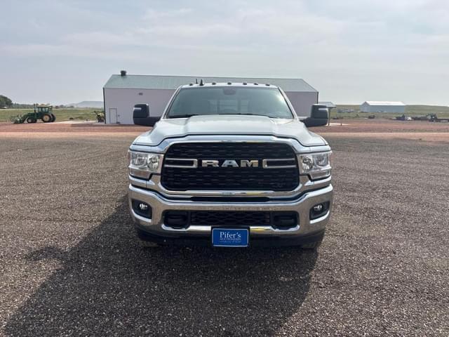 Image of Dodge Ram 3500 equipment image 2