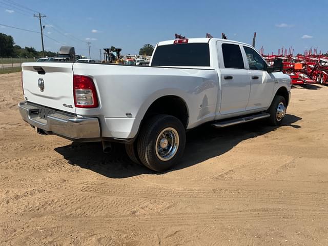 Image of Dodge Ram 3500HD equipment image 4