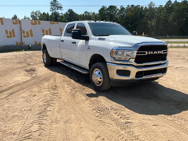 Image of Dodge Ram 3500HD equipment image 2