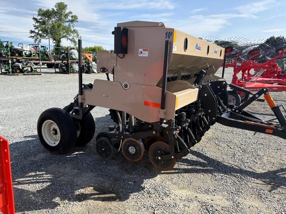 2023 Remlinger 2300 Equipment Image0
