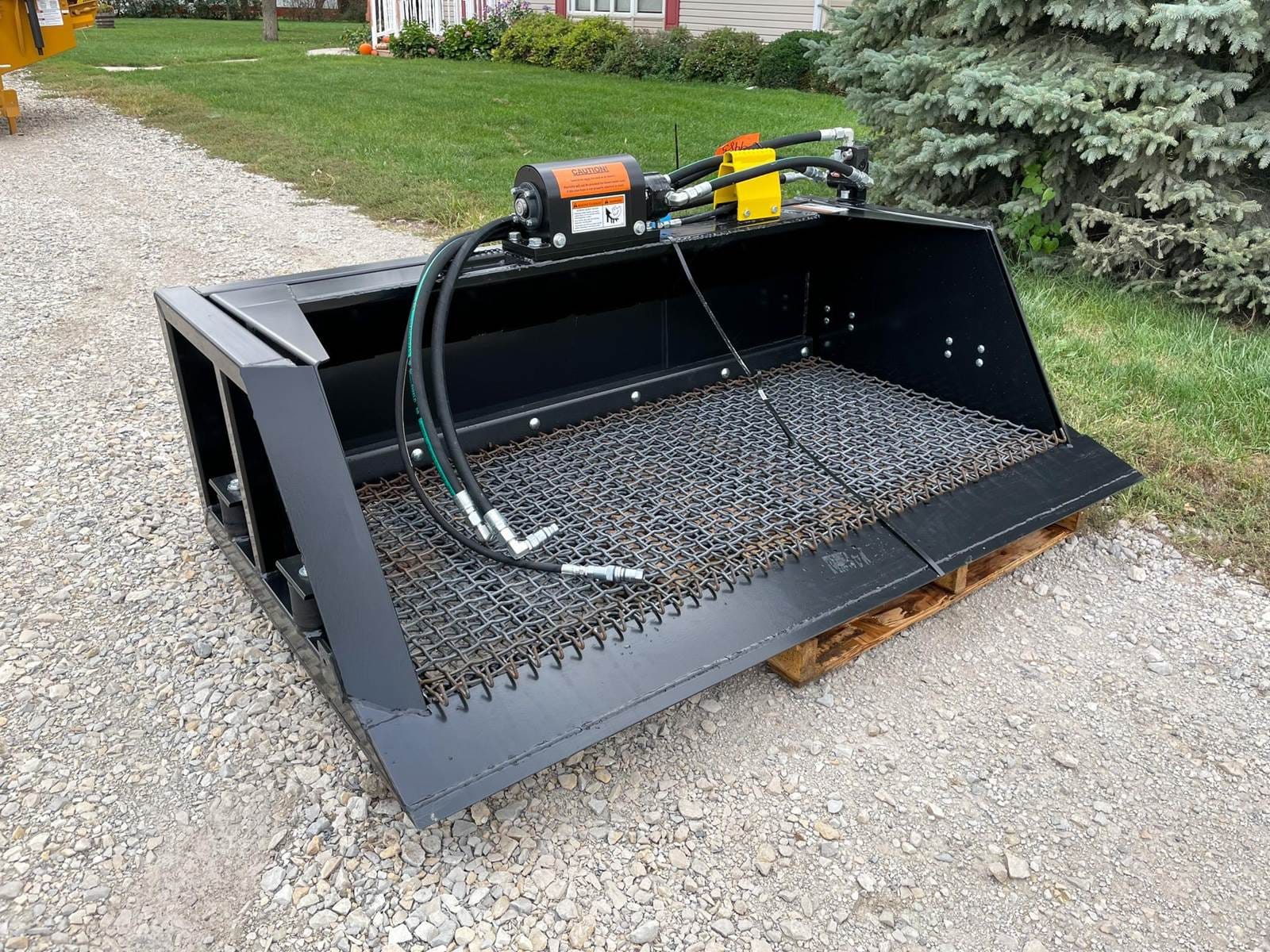 2024 Remlinger Series 700 Screening Bucket Equipment Image0