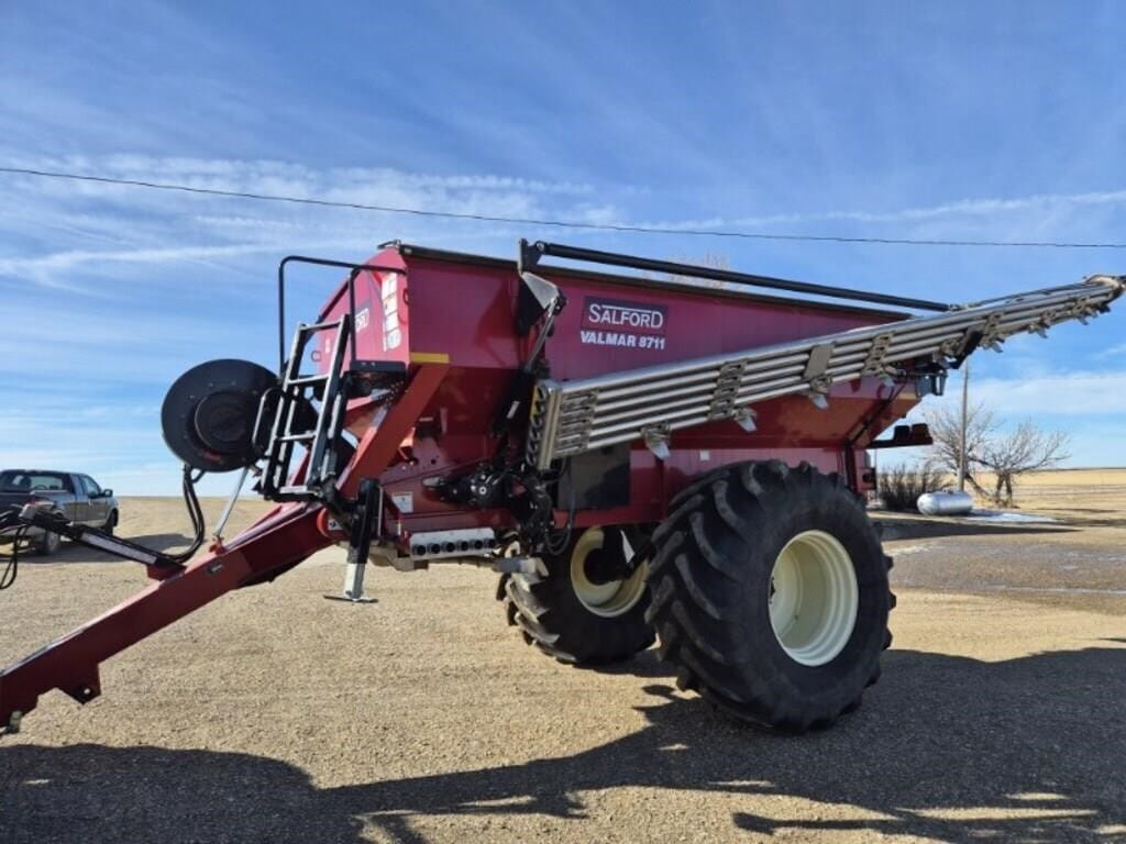 2023 Salford 8711 Equipment Image0