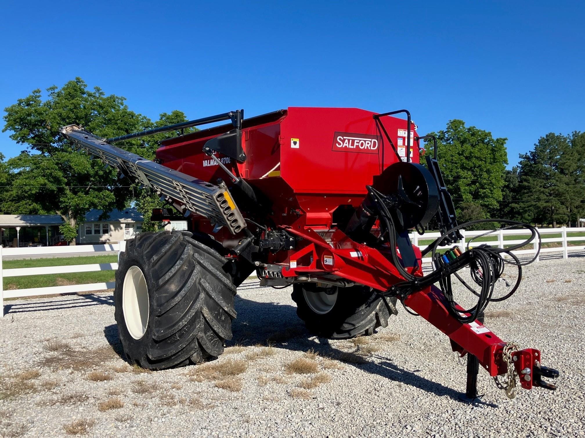 2023 Salford 8708 Equipment Image0