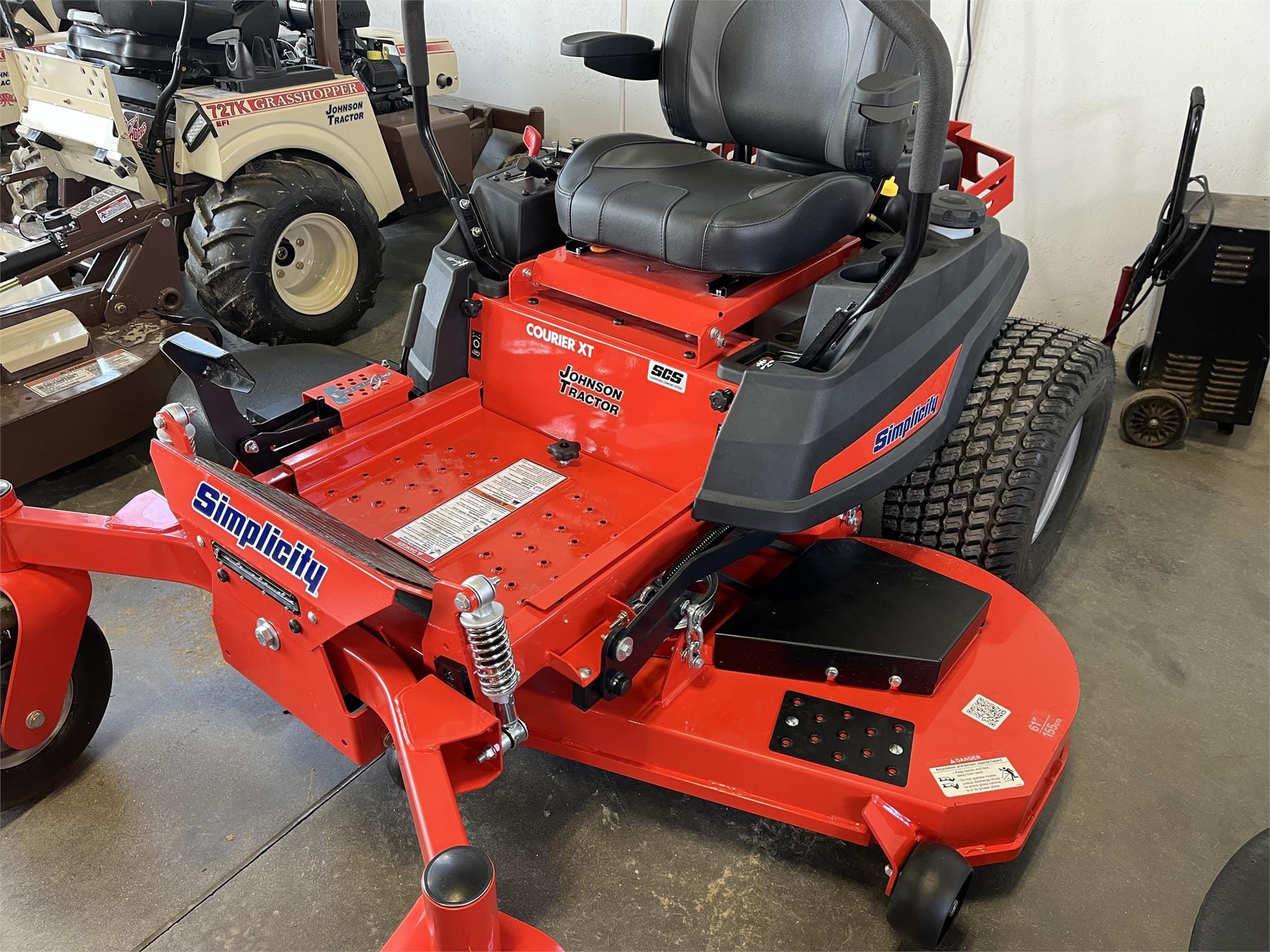 2023 Simplicity Courier XT Equipment Image0