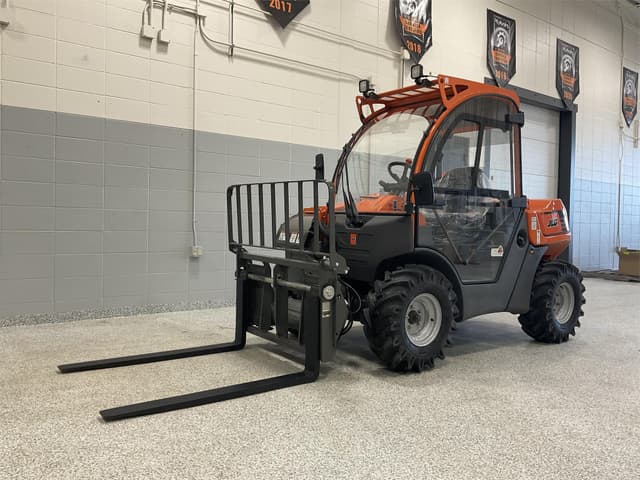 Image of Skytrak 3013 equipment image 1