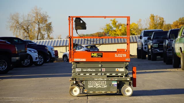 Image of Sky Jack SJ3219 equipment image 1