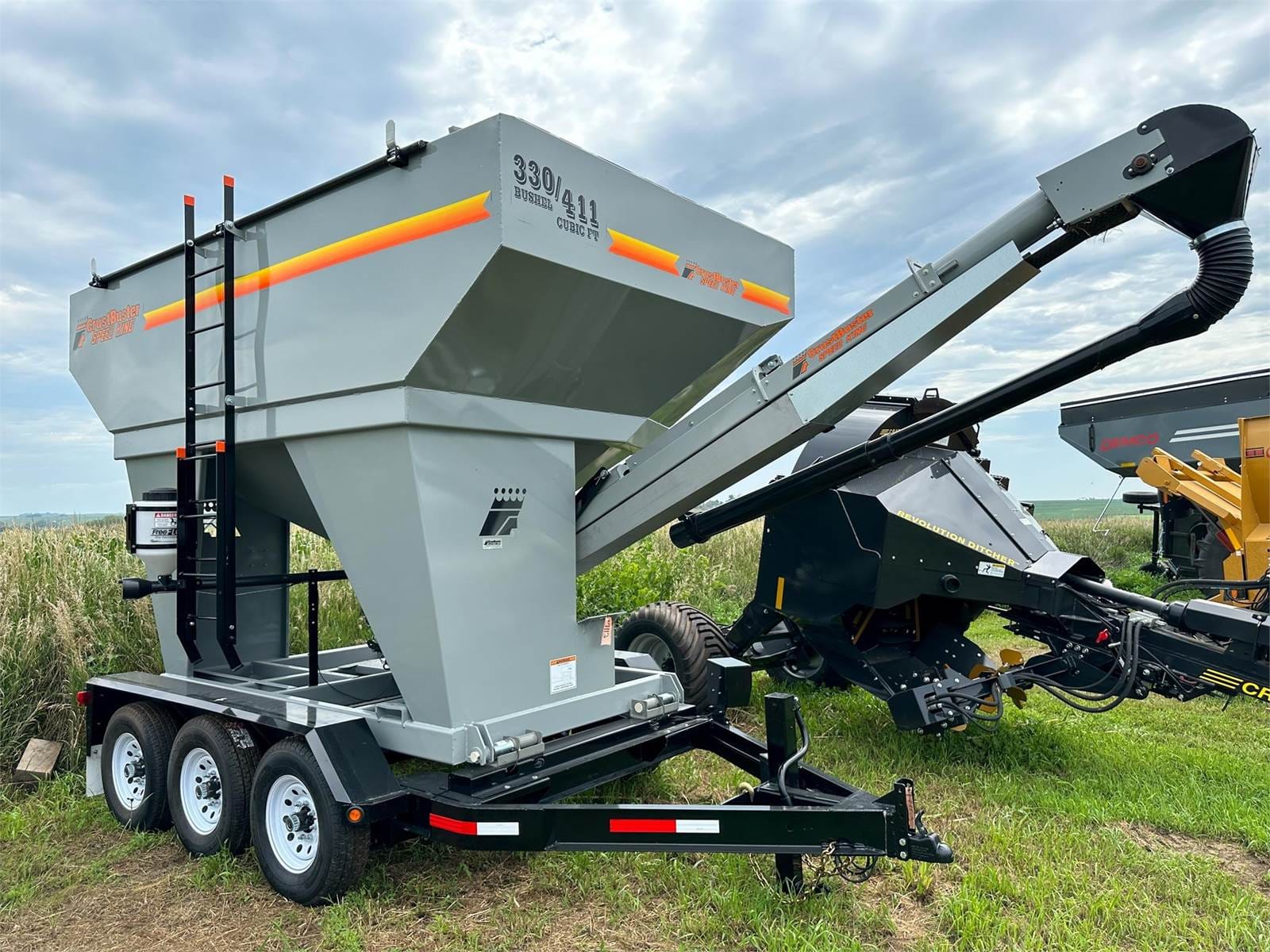 2024 CrustBuster 330/411 Equipment Image0