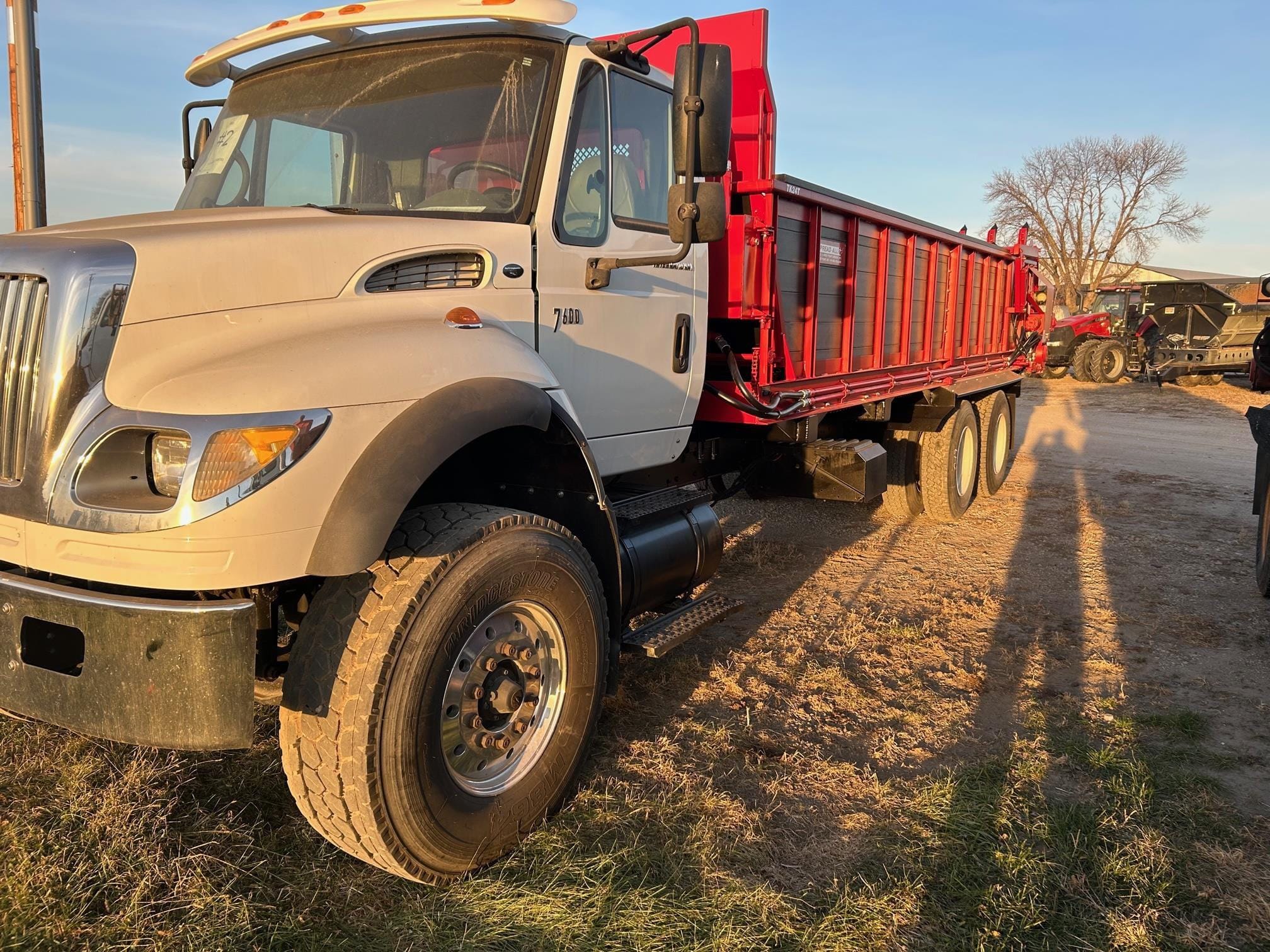 Main image International 7600