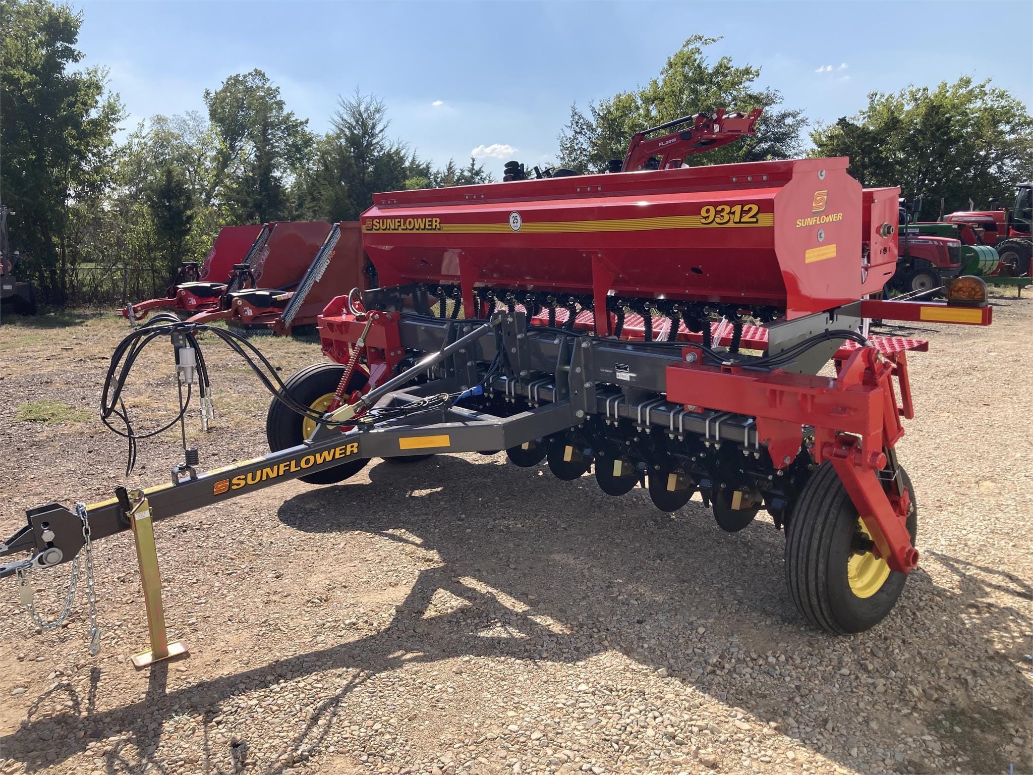 2023 Sunflower 9312 Equipment Image0
