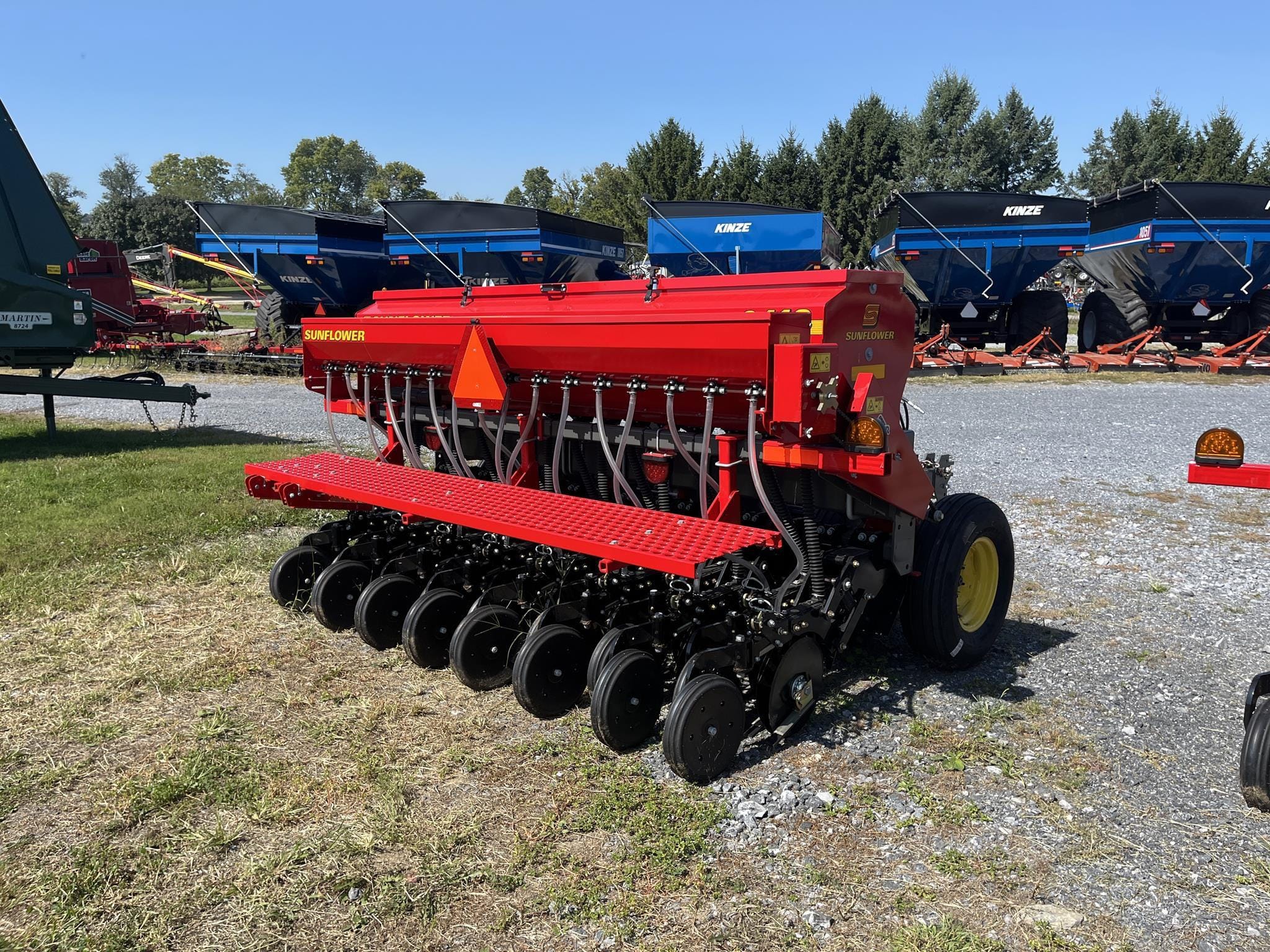2023 Sunflower 9412-10 Equipment Image0