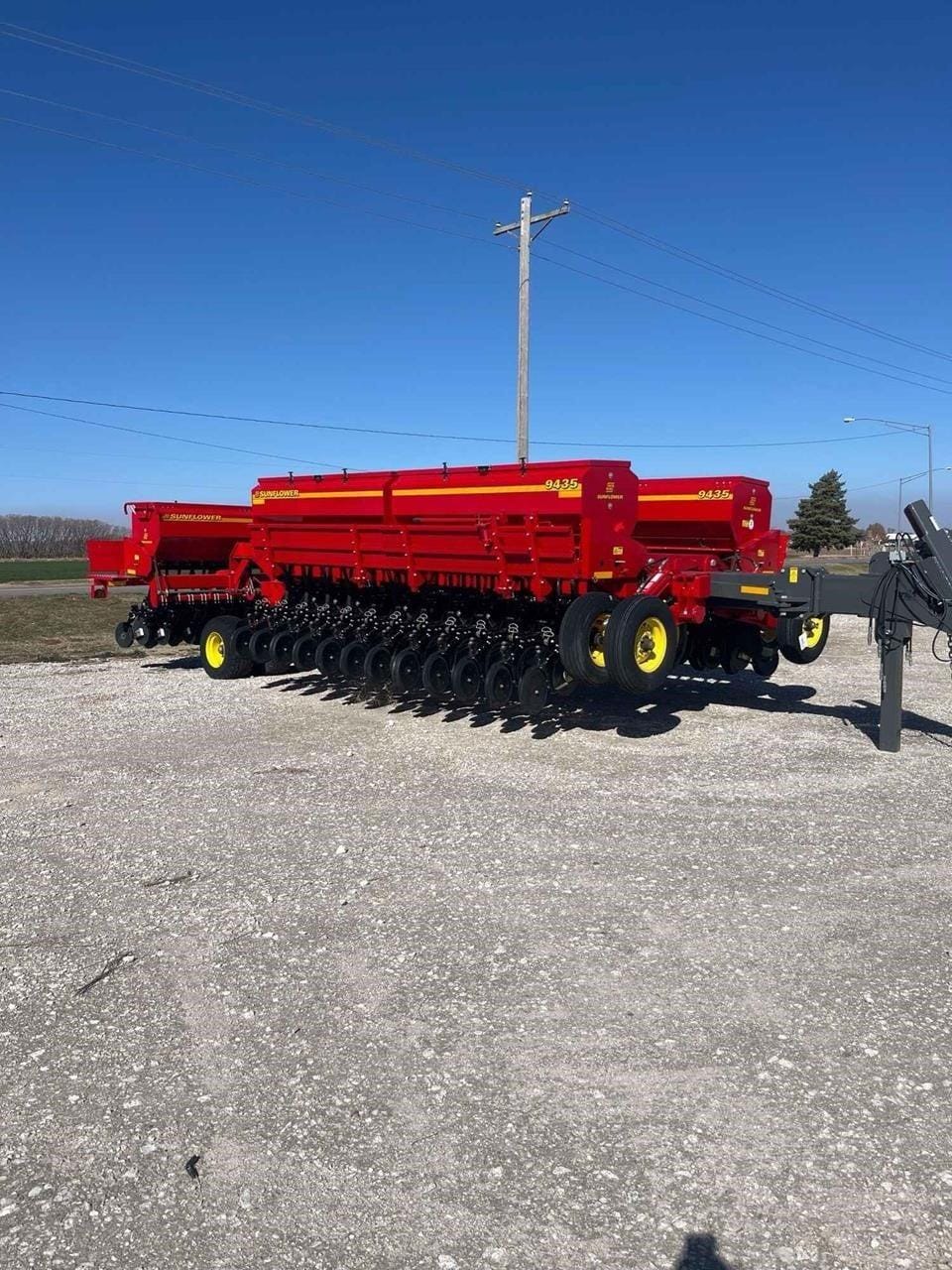 2023 Sunflower 9435-40 Equipment Image0