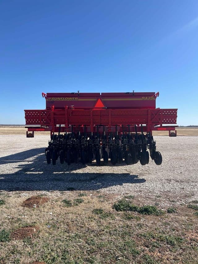 Image of Sunflower 9435-40 equipment image 3